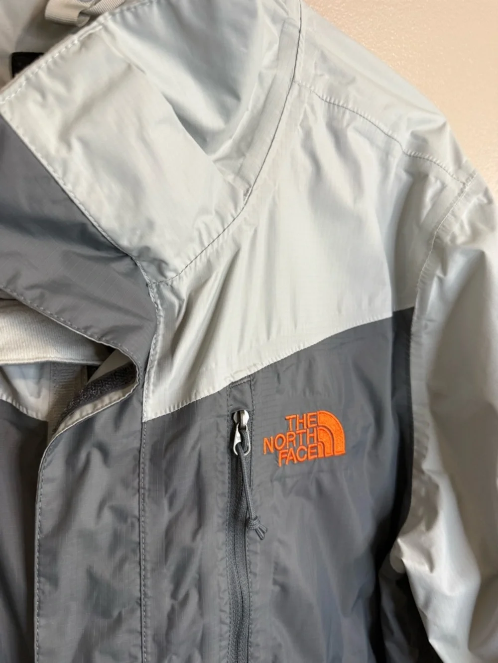The North Face Men's Two-Tone Gray Windbreaker Orange Accents Waterproof M - Picture 5 of 13